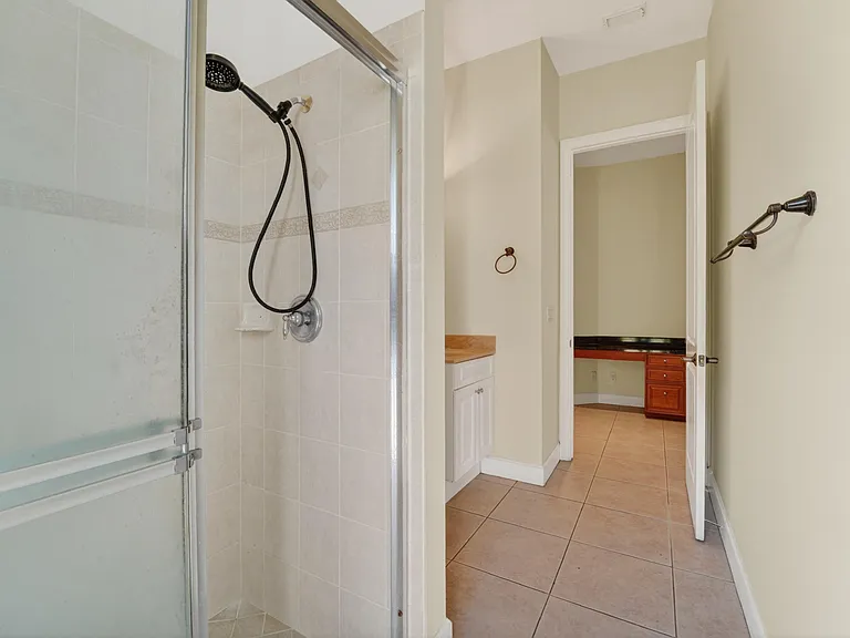 854 SW Saint Tropez Ct — Photo 20