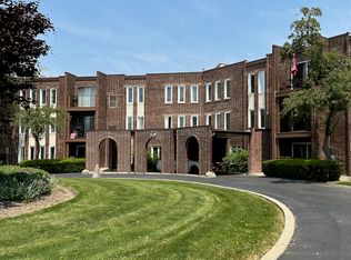 1575 Sandpebble Dr APT 101, Wheeling, IL 60090