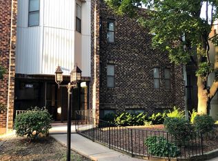 2275 Country Club Dr #3, Woodridge, IL 60517