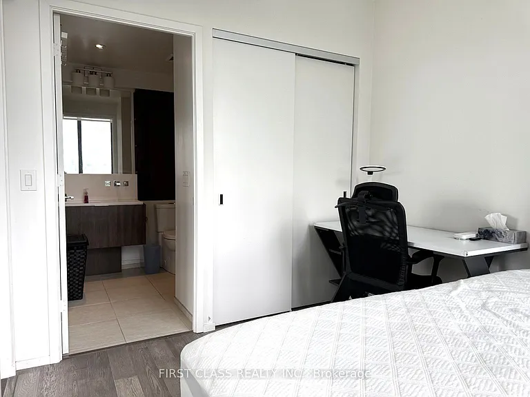 101 Charles St E #2010 — Photo 21