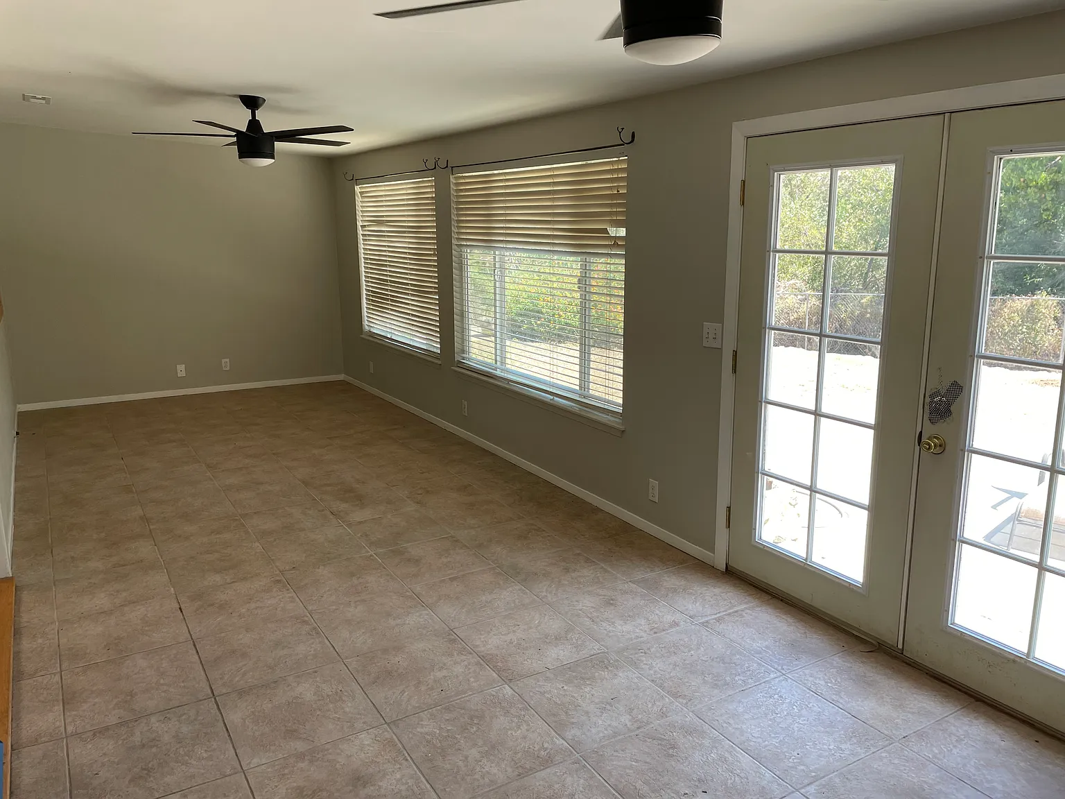 3 bed, 2250 sqft, $3,500 — Photo 3