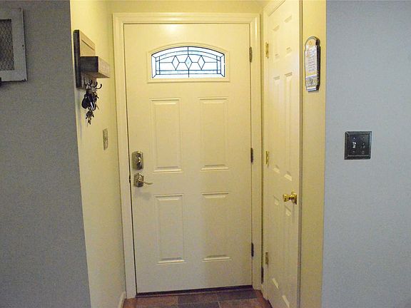 2nd image of 190 Cambridge Dr