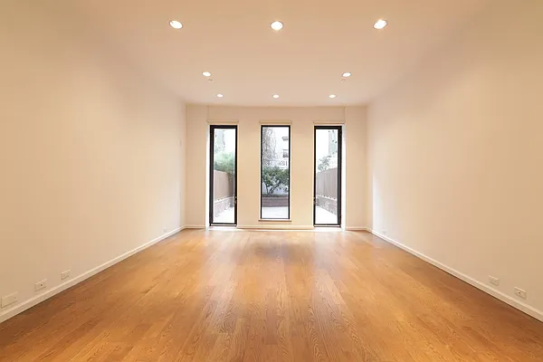 Rented by Solow Realty | media 9