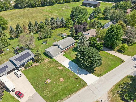 3rd image of 1353 Plymouth Rd