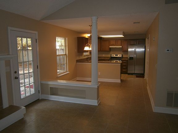 3rd image of 1802 Sherwood Dr