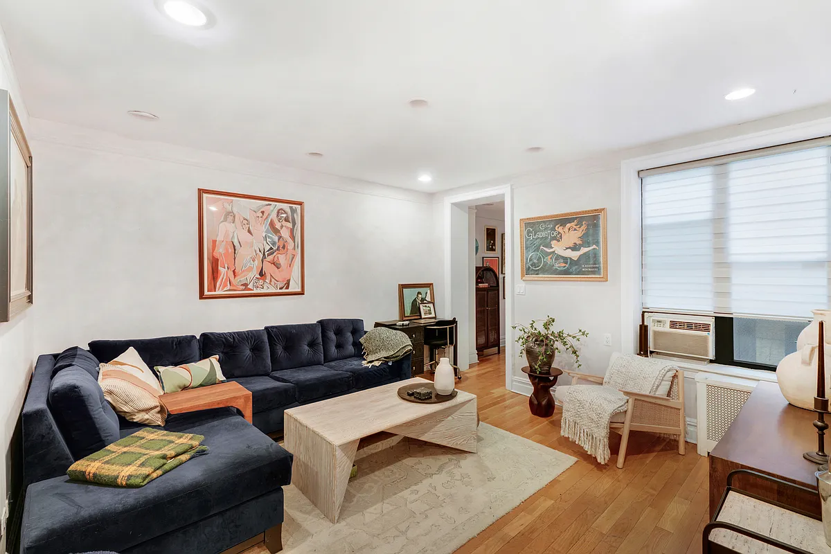 812 Riverside Drive 45