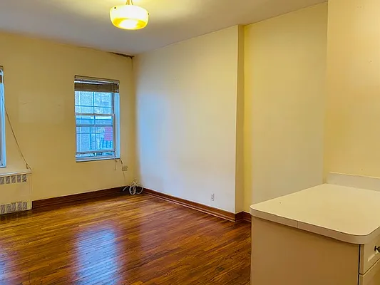 Rented by Bank Neary | media 4