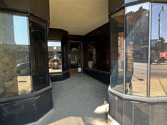 4th image of 302 Main St Suite B