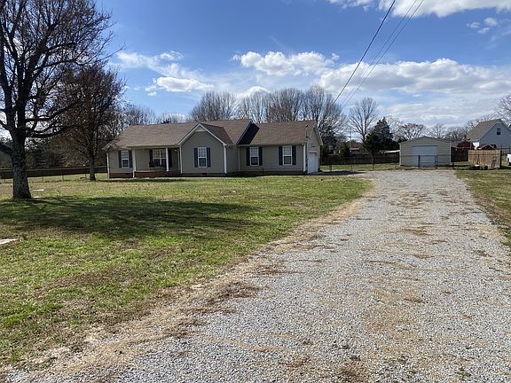 3rd image of 140 Broomsage Cir