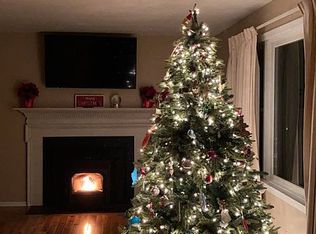 570 Graystone Dr, Cherryville, PA 18035