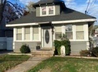 93 N Park Ave, Bay Shore, NY 11706