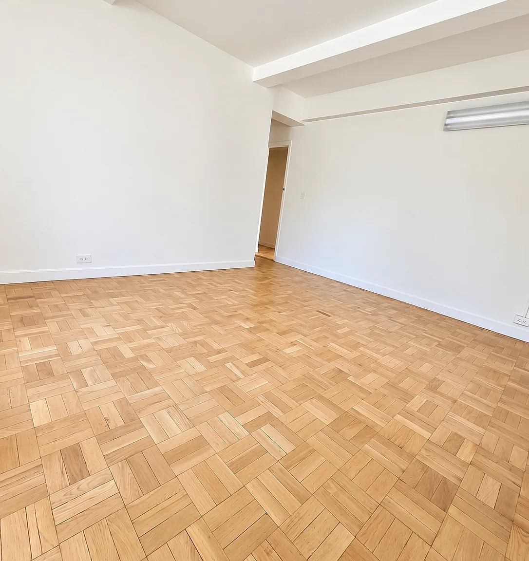 3 bed, 1100 sqft, $3,753 — Photo 3