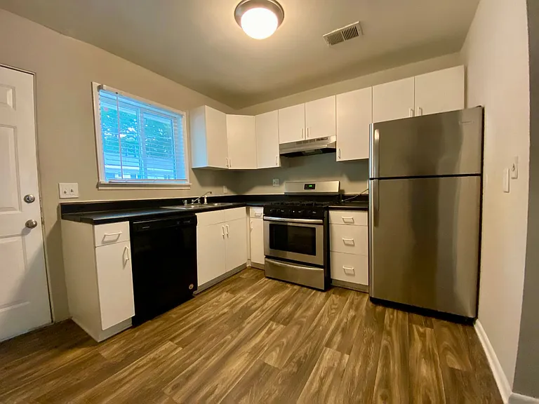 Oak Pointe Apartments — Photo 9