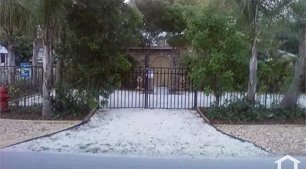 5 bed, 2800 sqft, $2,500 — Photo 1