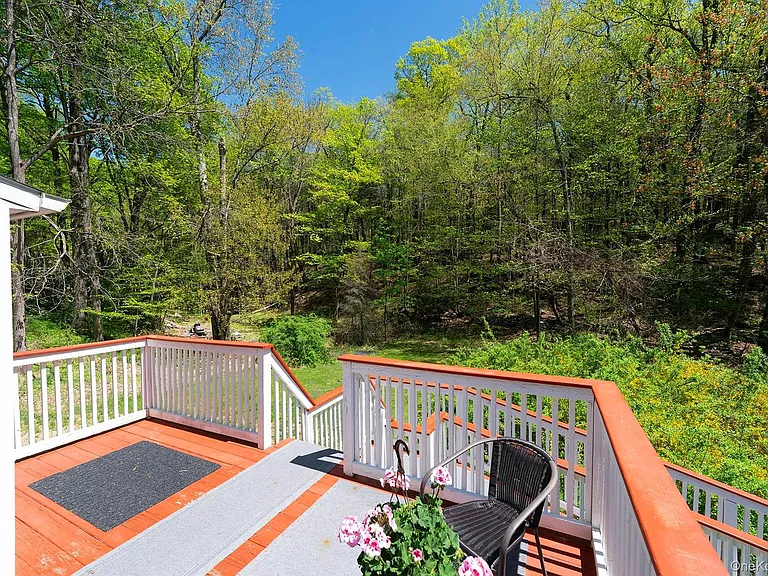 21 Van Dam Rd — Photo 8