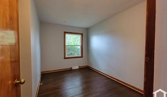 3rd image of 434 Granville Ave