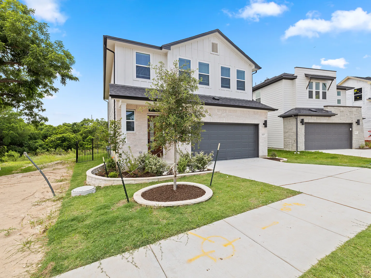 3 bed, 2481 sqft, $4,095 — Photo 3