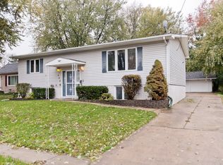 898 25th St, Marion, IA