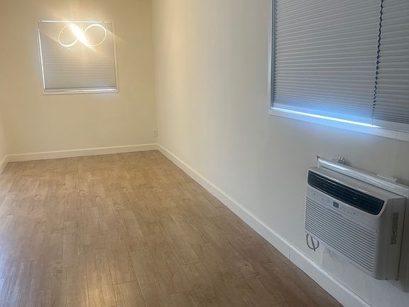 2nd image of 13937 Bessemer St APT 1
