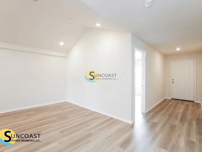 448 Tioga St — Photo 4