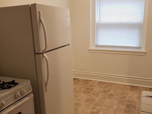 3rd image of 2304 Harriet Ave #105