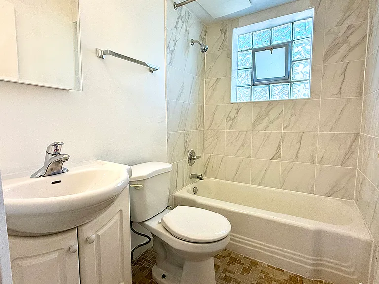 945 Troost Ave #7 — Photo 7