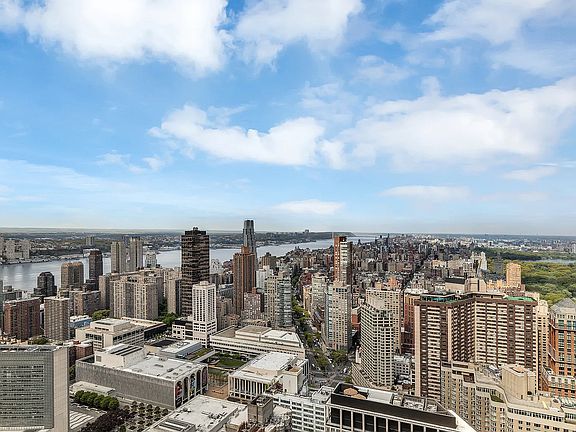 4th image of 80 Columbus Cir #72A