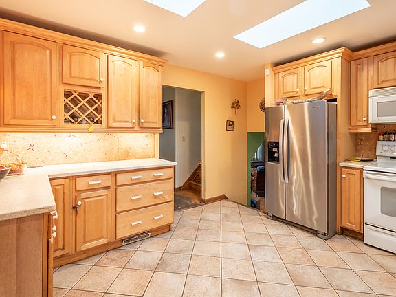 3rd image of 1411 S Robert Dr