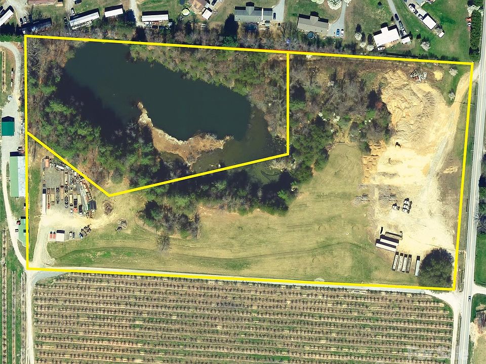 2nd image of 2433 Upward Rd