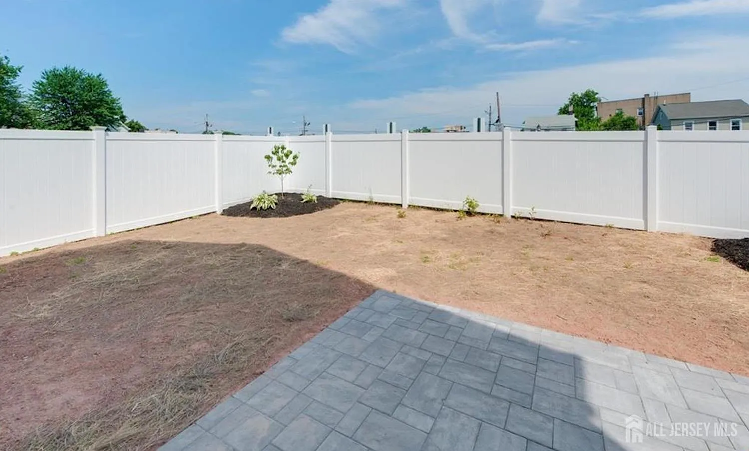 4 bed, 3.0 bath, 1600 sqft, $3,900 — Photo 2