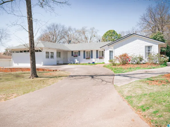 2208 Rosewood Dr, Vestavia Hills, AL 35216