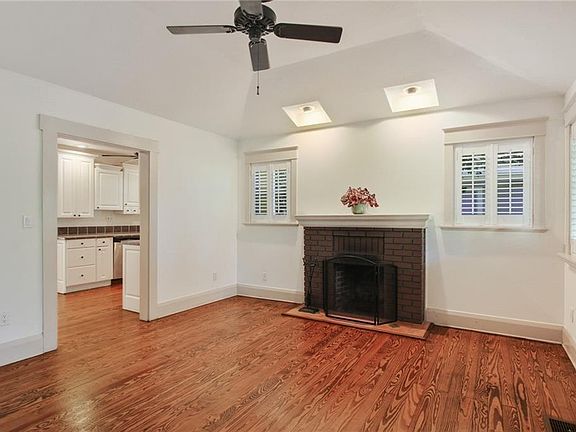5th image of 114 W Hilda St