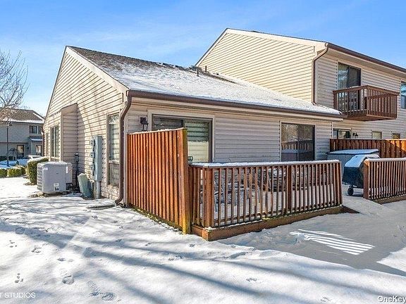5th image of 25 Stanford Ct #25