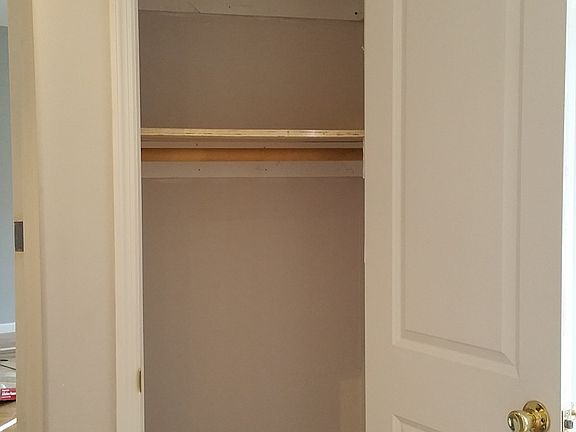 4th image of 121 Jefferson Ave APT 10