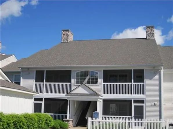 2781 S Knightsbridge Cir, Ann Arbor, MI 48105