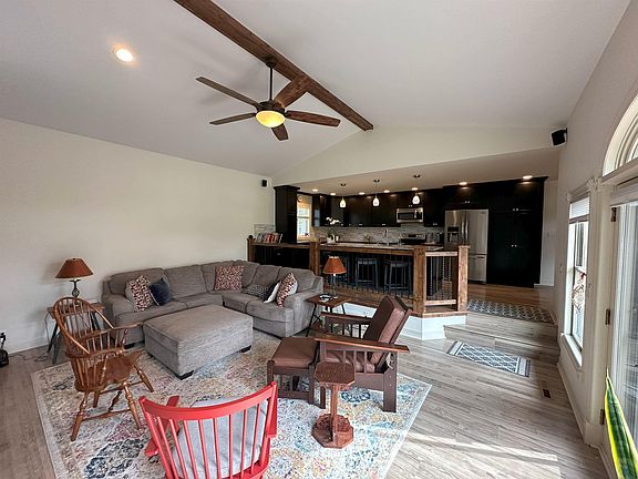 3rd image of 712 Winthrop Cir