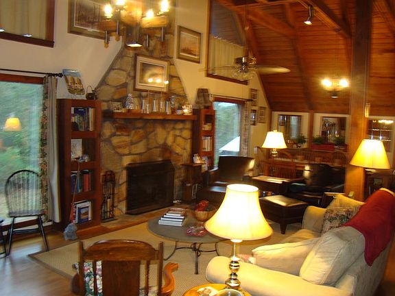 5th image of 702 E Lakeshore Dr