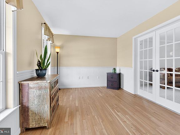 5th image of 35 Sarah Ln