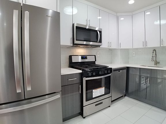 5th image of 553 Bradford St Unit 2-FAM-3