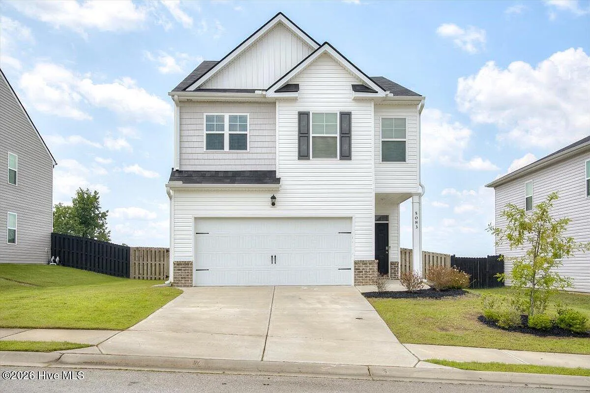 4 bed, 2.5 bath, 4040 sqft, $2,350 — Photo 1