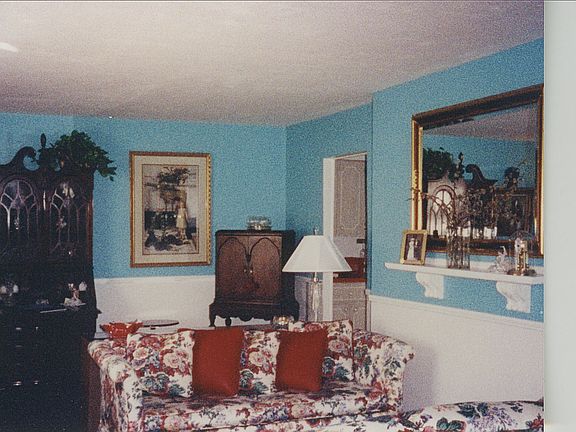 4th image of 25 N Ellicott St