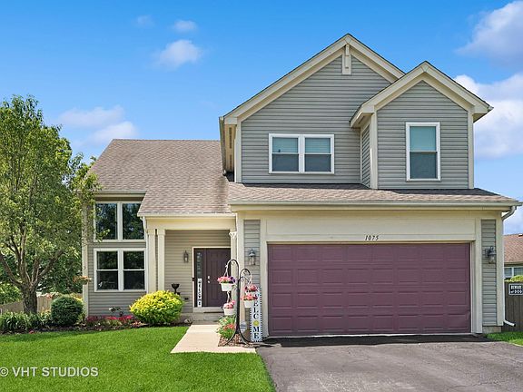 2nd image of 1075 N Lancaster Cir