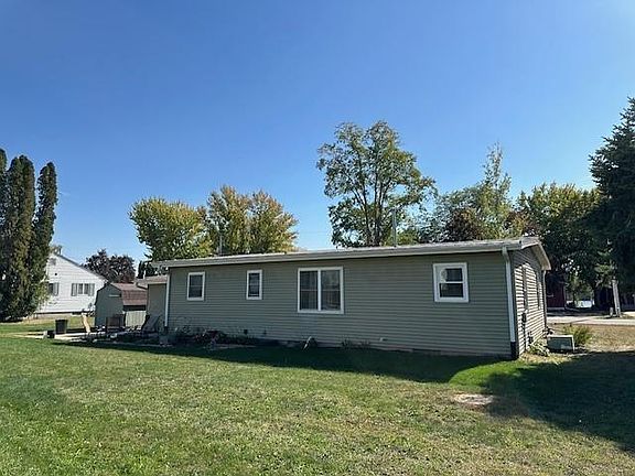 3rd image of 170 Lakeshore Dr