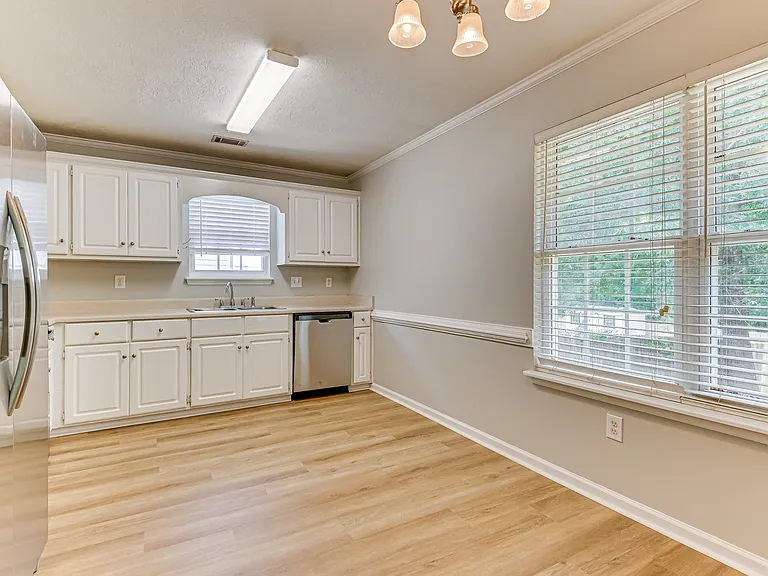 1955 Shoreline Dr — Photo 10