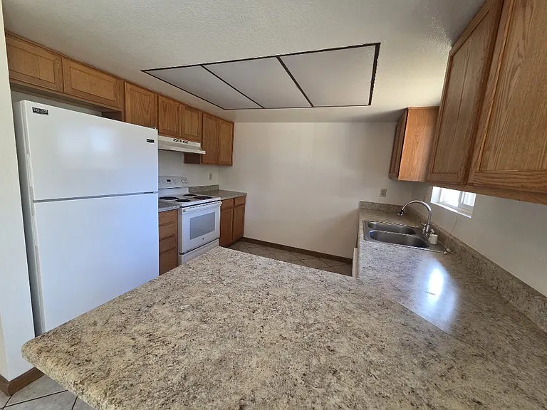 180 Breakwater Dr — Photo 4