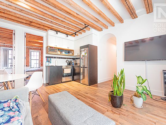 3rd image of 152 W 49th St #4ES