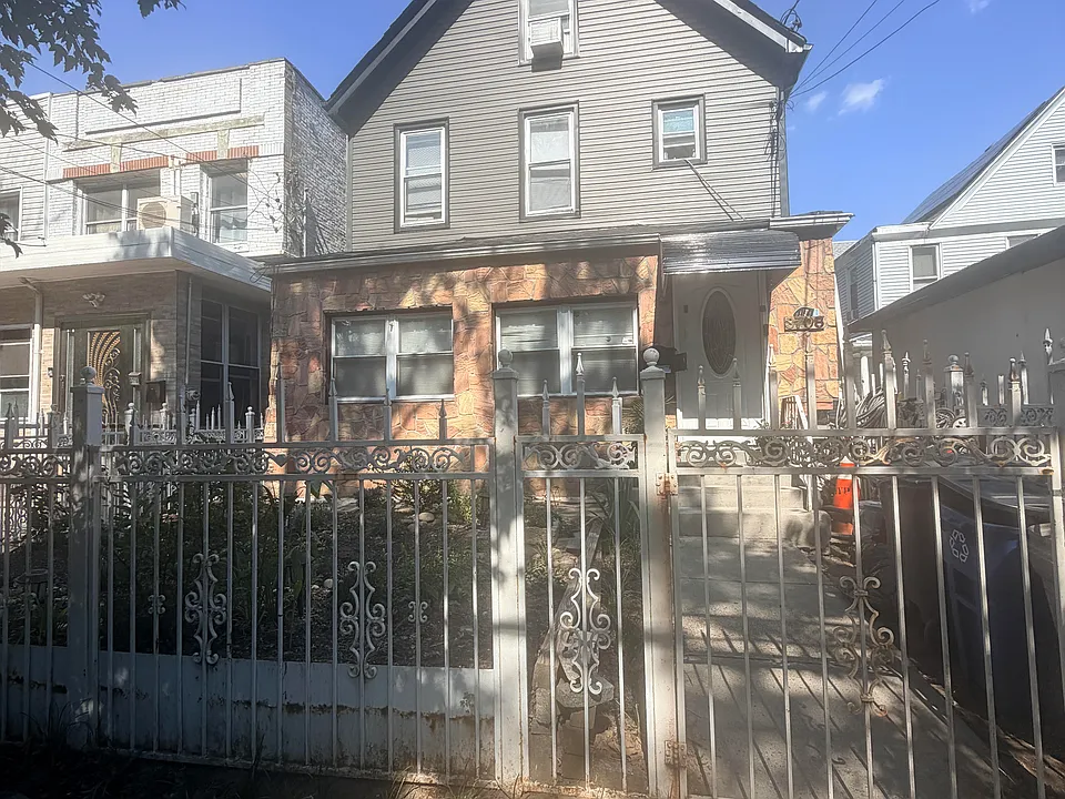 3708 Dyre Ave #1