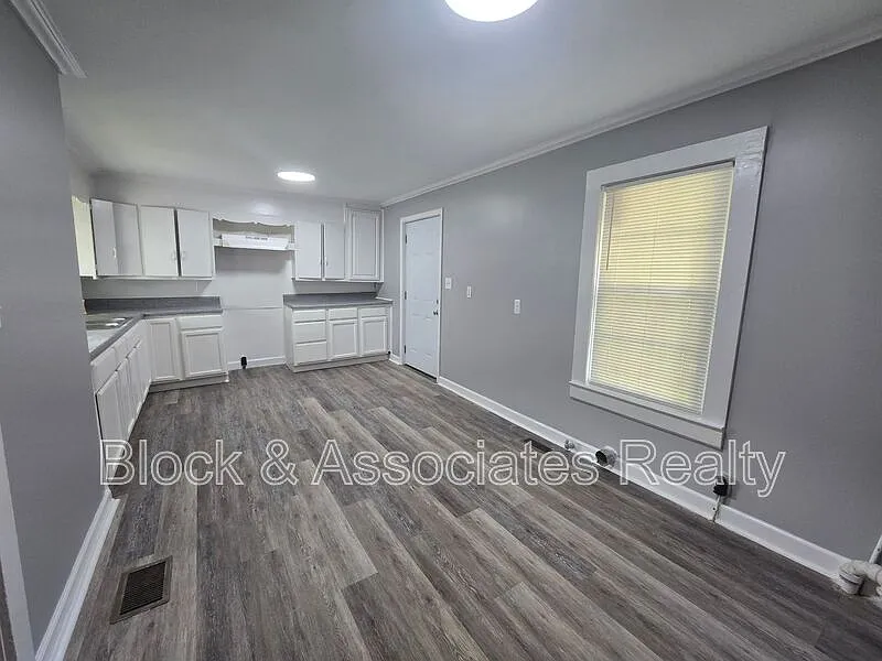 3 bed, 1.0 bath, $1,300 — Photo 3