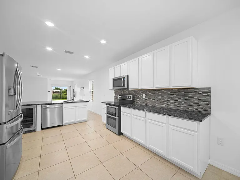 10464 Canal Brook Ln — Photo 9