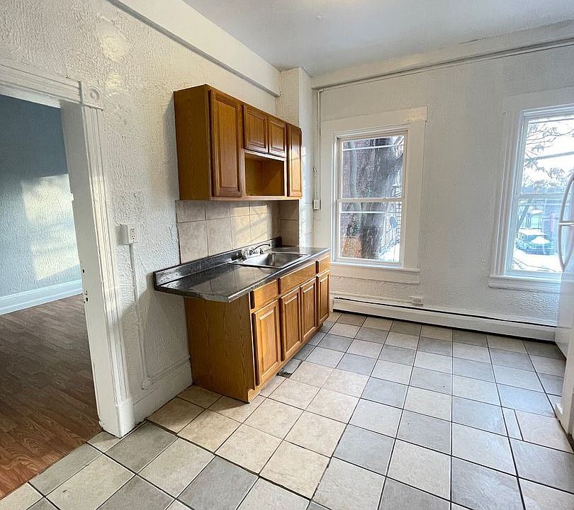1st image of 195 Broadway #1